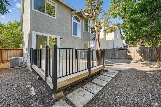 Building Photo - 206 Bridgewater Cir