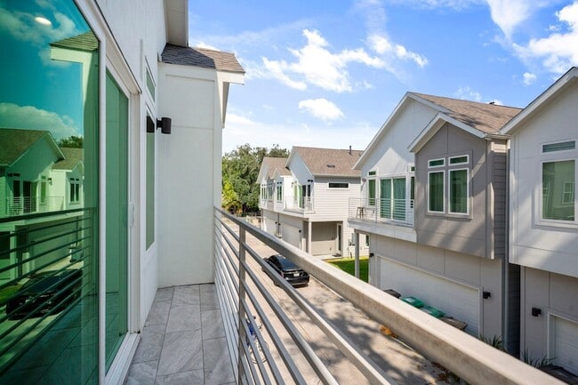 Building Photo - 861 Prosper St