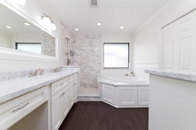 Building Photo - 5438 Briarbend Dr