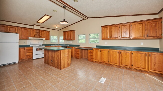 Building Photo - For Rent: Large 3BR, 2BA (Please do not ap...