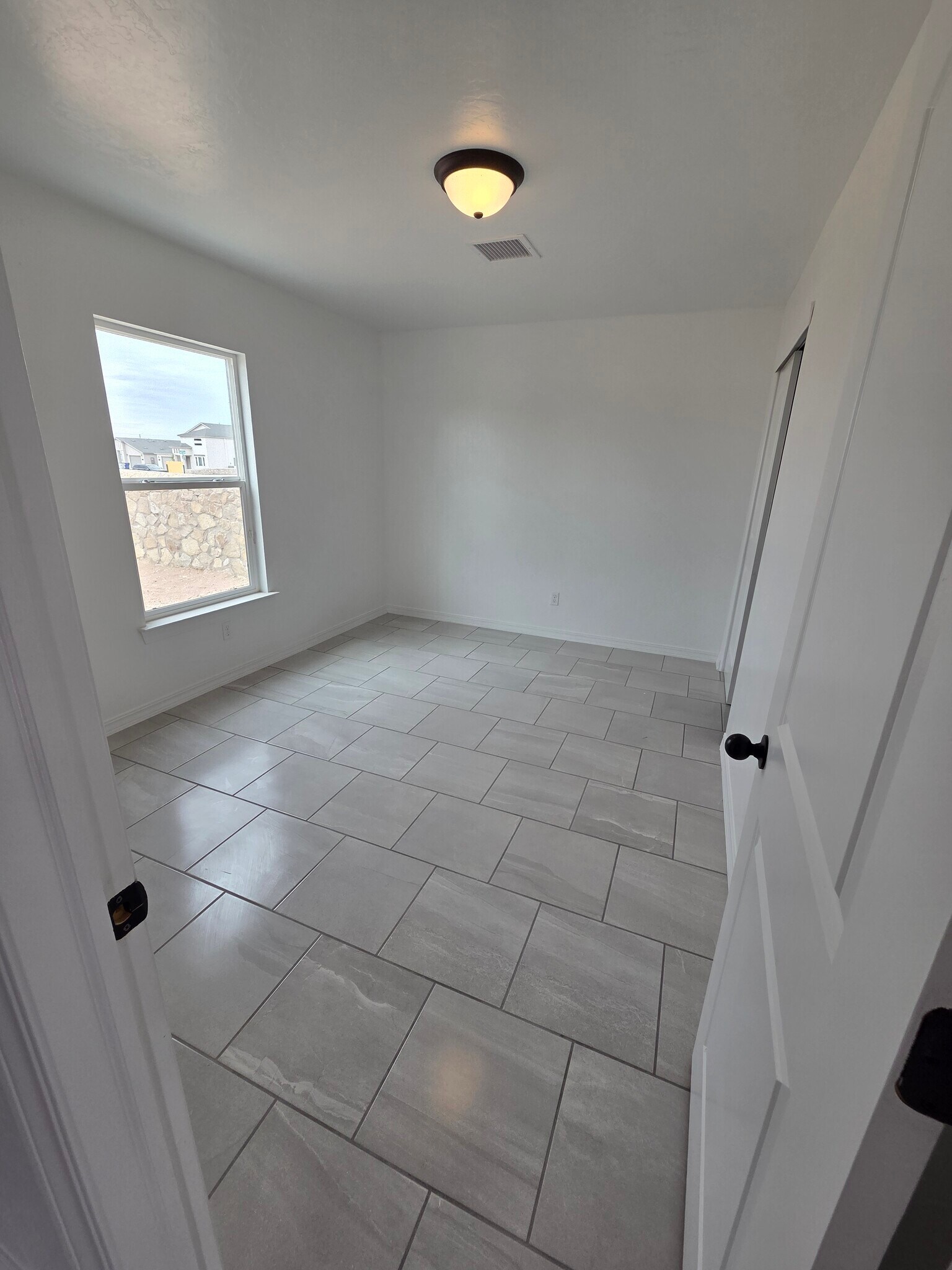 Room #1 - 13101 Lopez Rd