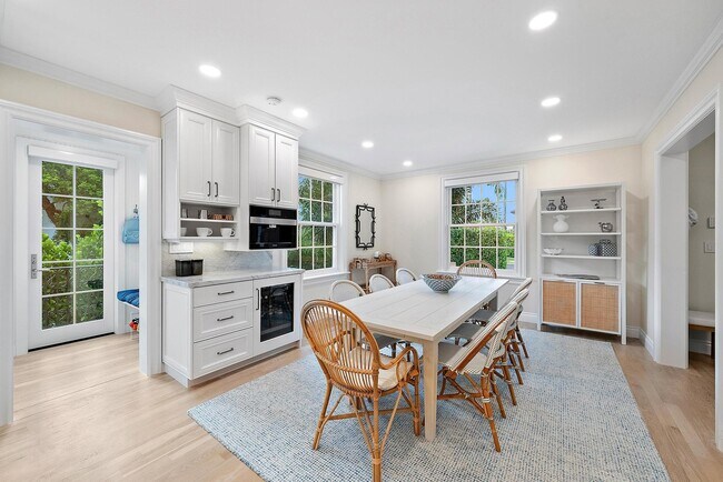 Building Photo - 360 Seaspray Ave