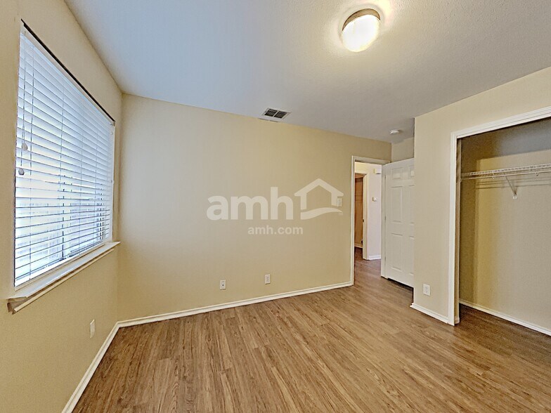 Building Photo - 654 Coral Harbor