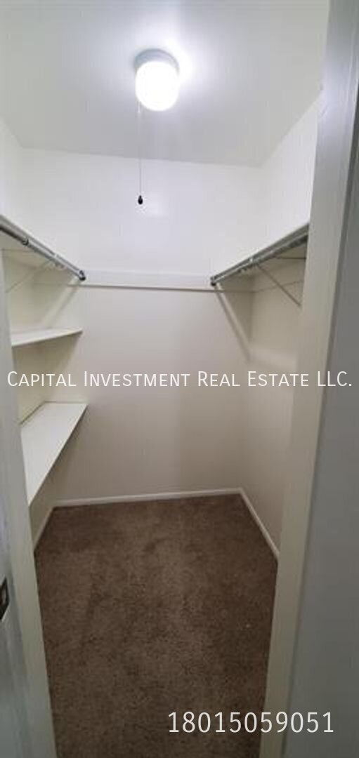 Building Photo - 425 E Creekside Cir