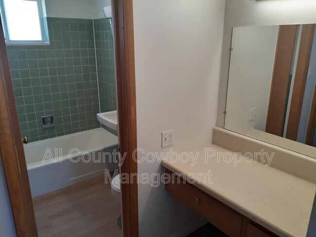 Building Photo - 1000 E Garfield St