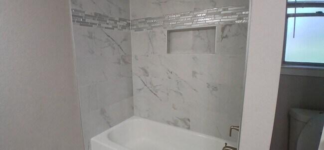 Building Photo - Beautiful 7 beds 3 baths in Ryanwood!
