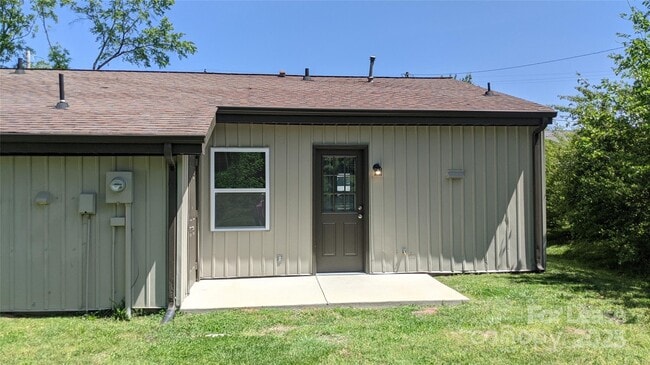 Building Photo - 250 W McNeely Ave