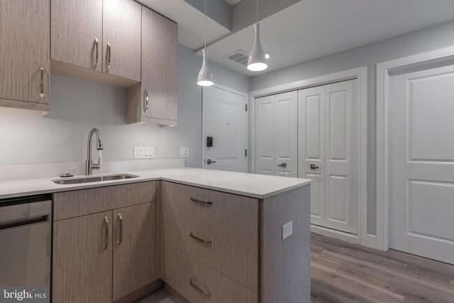 Building Photo - 1222 N Marshall St