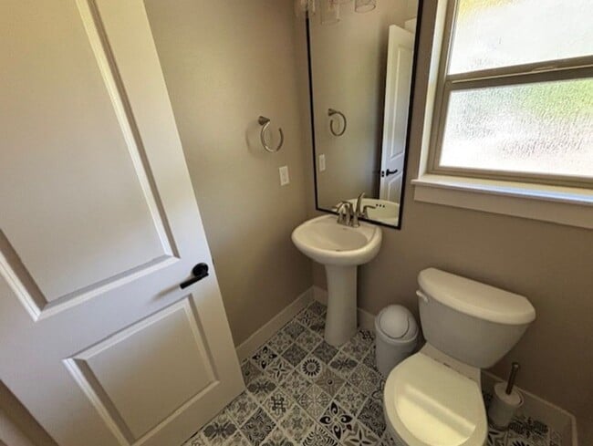 Building Photo - 3 bed 2 bath  Home for Rent in Talent