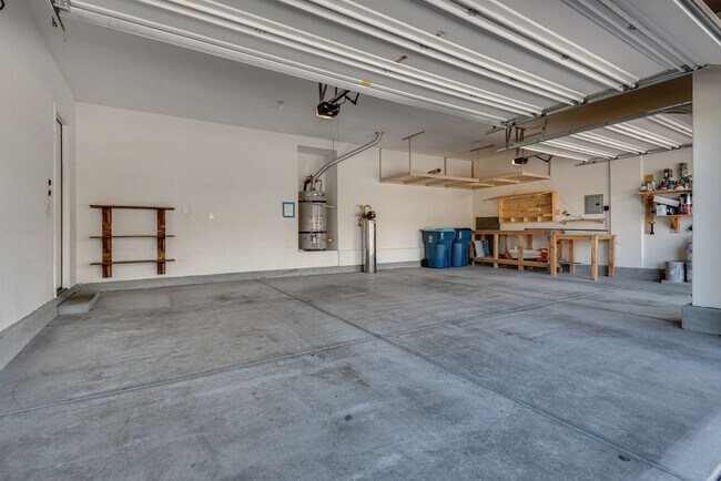 Building Photo - Stunning Summerlin Rental on Private Cul-d...
