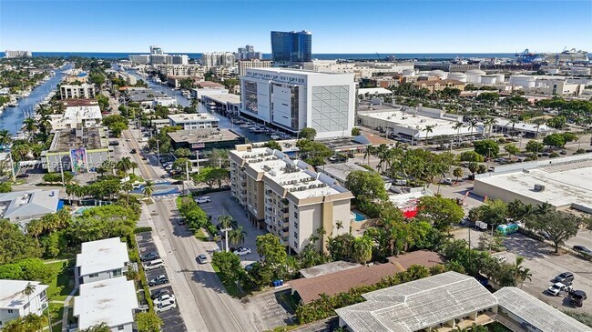 Building Photo - 1050 SE 15th St