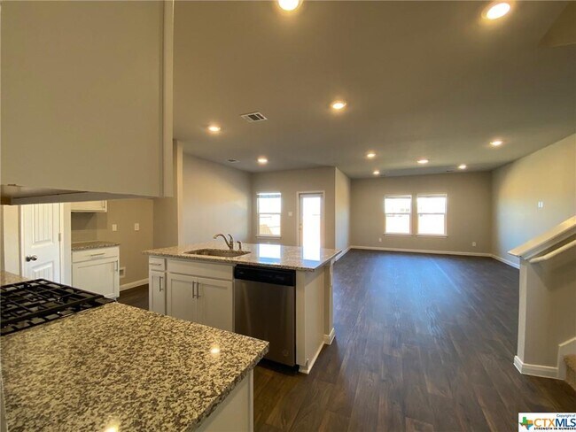 Building Photo - 154 Solitude Dr