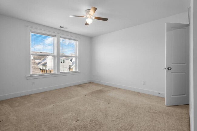 Building Photo - 235 Southmen Ln