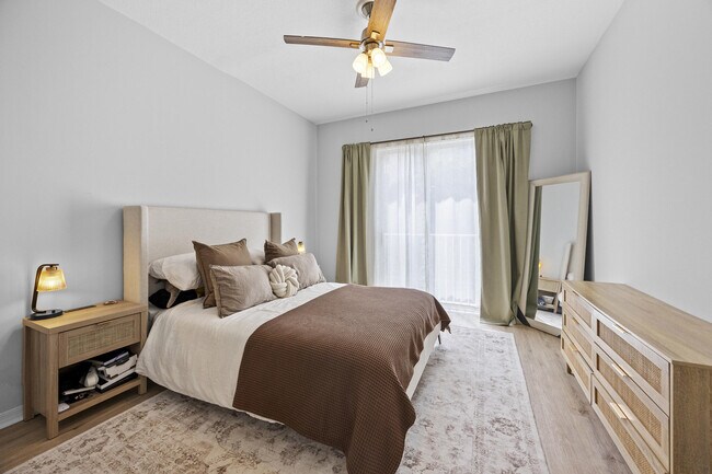 Building Photo - 1203 Town Center Dr