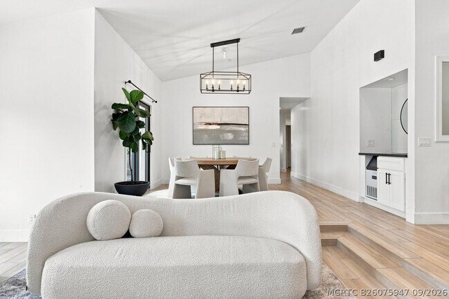 Building Photo - 14902 Paddock Dr