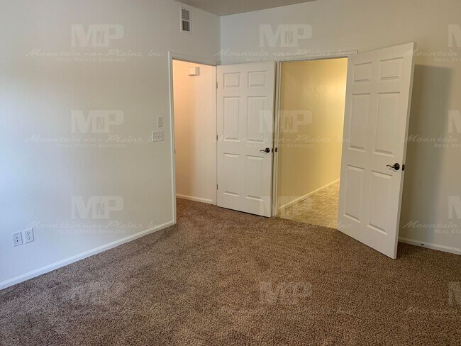 Building Photo - 1977 Grays Peak Dr