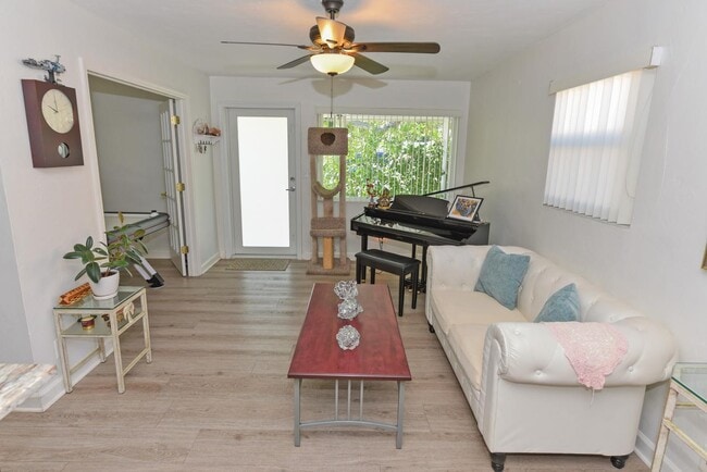 Building Photo - 727 Bunker Rd