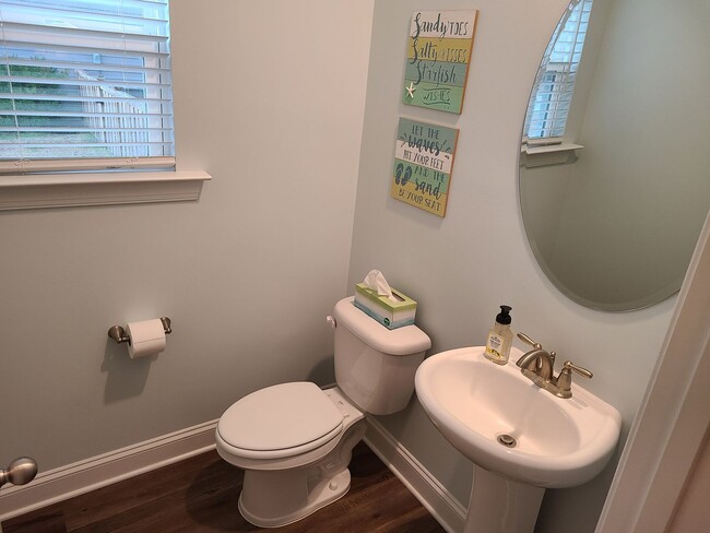 Building Photo - 4 Bed, 2.5 Bath located in Mimosa Bay Comm...