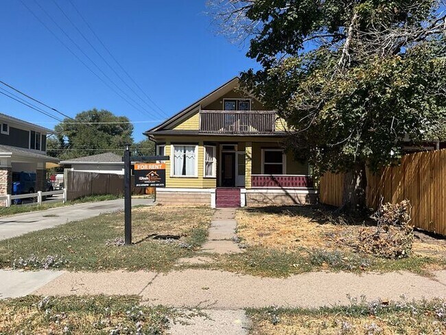Building Photo - 3 bedroom 2 bath 1 car garage Home- Small Dog Friendly