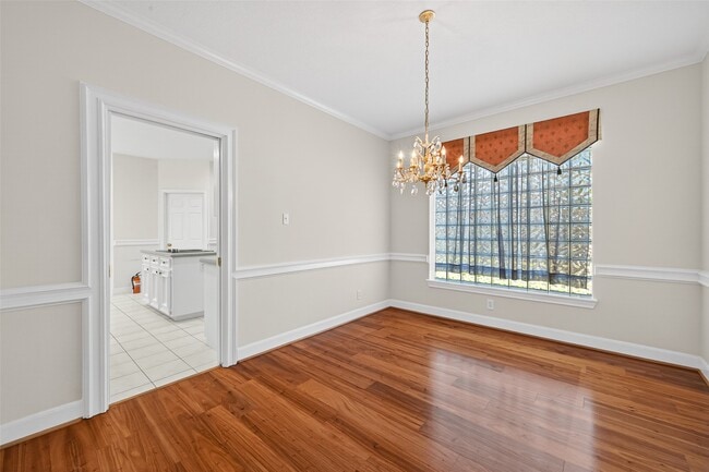 Building Photo - 8023 Oakwood Hollow St