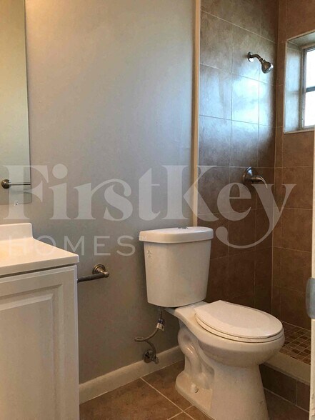 Building Photo - 5850 NW 118th St