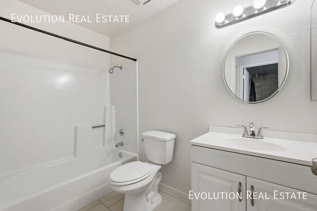 Building Photo - 20251 N 3rd Dr