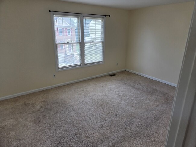 Building Photo - 131 Attic Ct