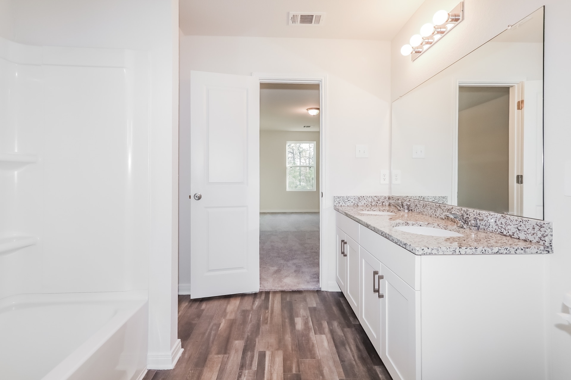 Building Photo - 15763 Del Norte Dr