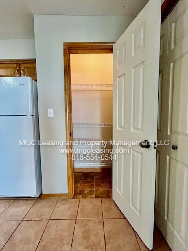 Building Photo - Beautiful Ranch-Style Duplex in Peculiar, MO - Available 09/22/26