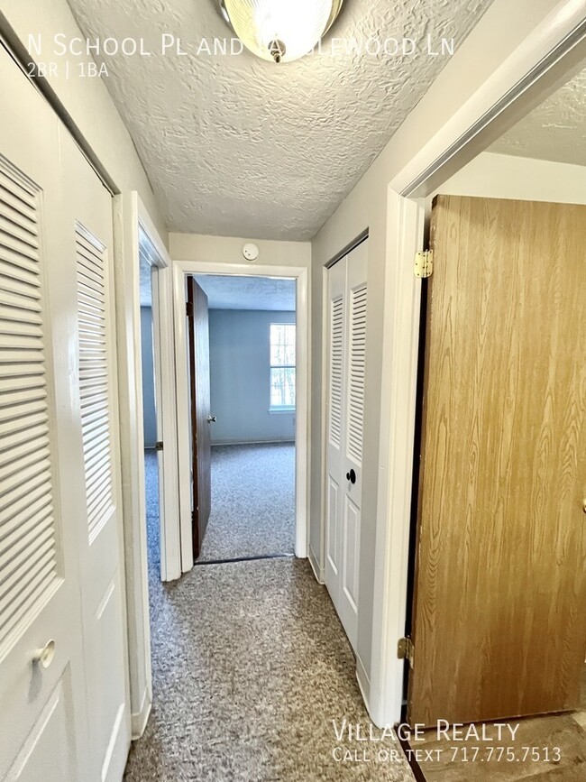 Building Photo - 307 N School Pl