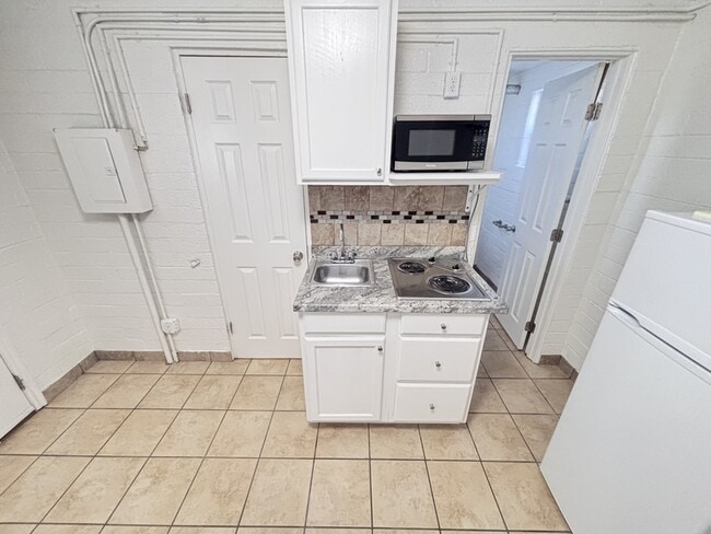 Primary Photo - 1643 S State St