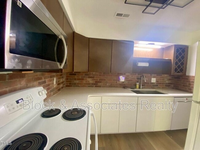 Building Photo - 617 Pine Ridge Pl