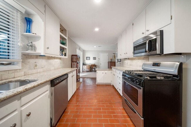 Building Photo - 4518 E 40th St