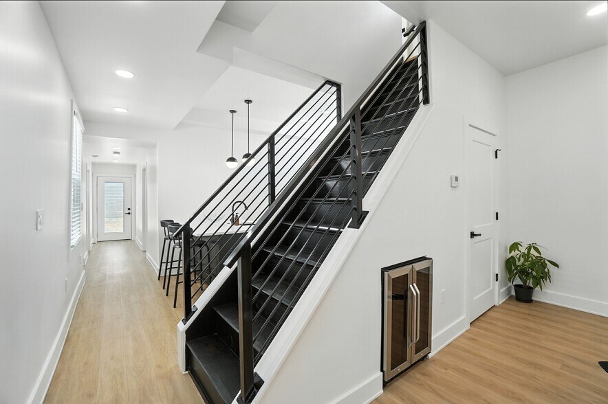 Building Photo - 831 Dayton Ave