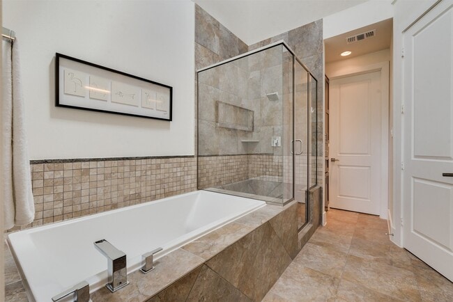 Building Photo - 5429C Hidalgo St