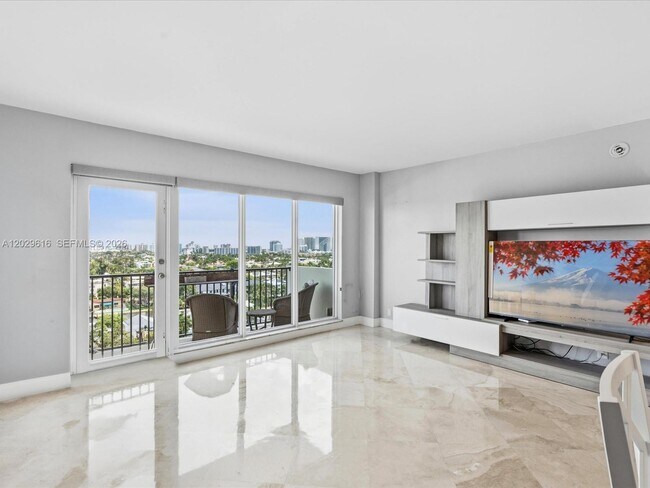 Building Photo - 340 Sunset Dr