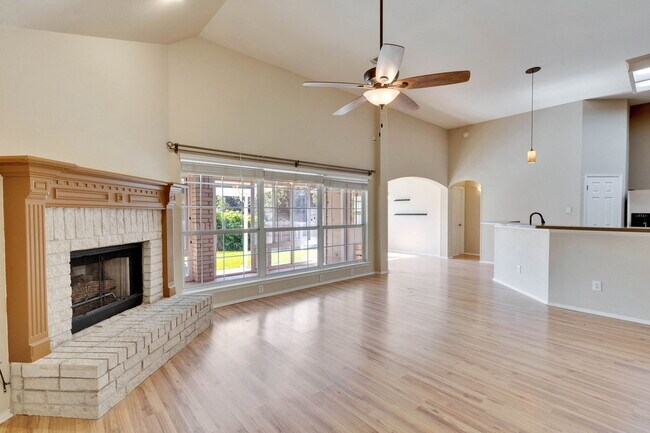 Building Photo - 2901 Warwick Way