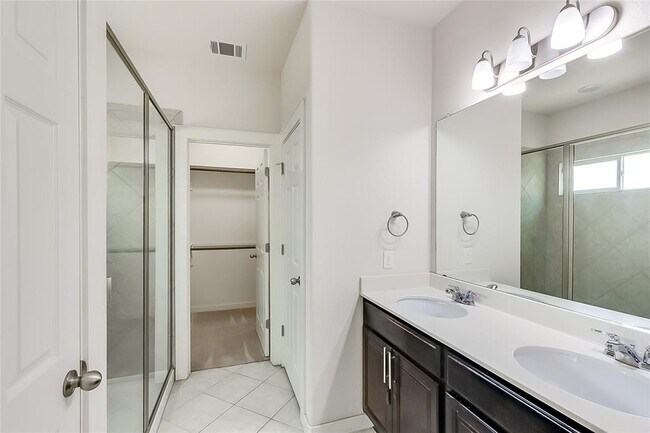 Building Photo - 16113 Hawthorne Heights Trail