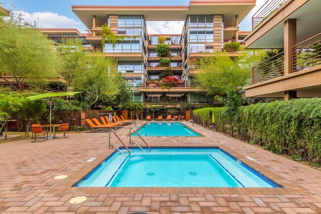 Building Photo - 7151 E Rancho Vista Dr