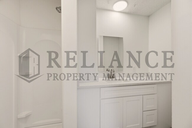Building Photo - 322 S Jonathan St