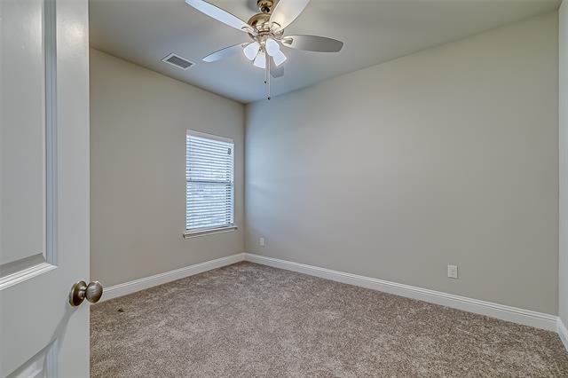 Building Photo - 327 Sweetspire Dr