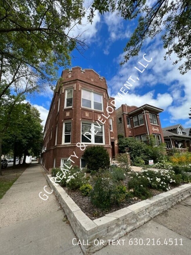 Building Photo - 2144 W Estes Ave