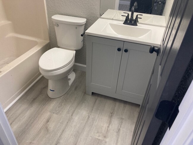 Building Photo - 1 Bedroom 1 Bathroom Apartment!