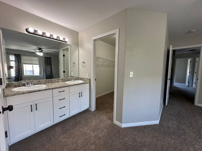 Building Photo - 3528 Newland Loop