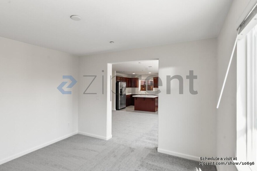Building Photo - Unit