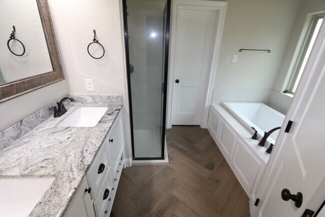 Building Photo - 150 Harbour Town Cir