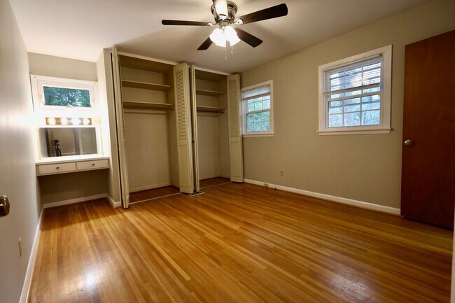 Building Photo - 536 Edgecrest Cir
