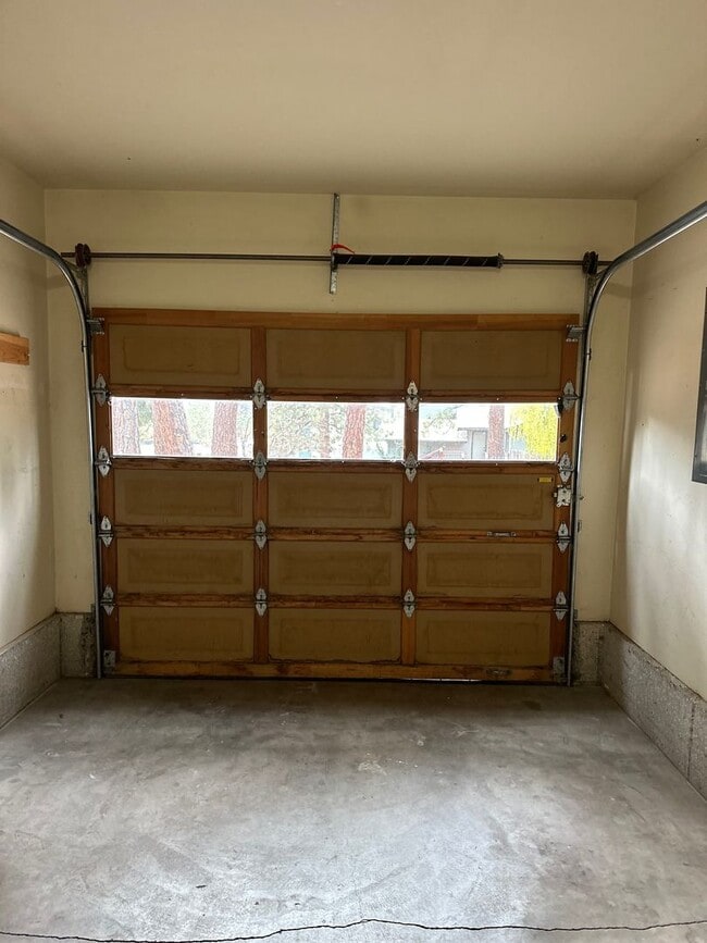 Building Photo - Three bedroom Westside home near OSU Cascades!