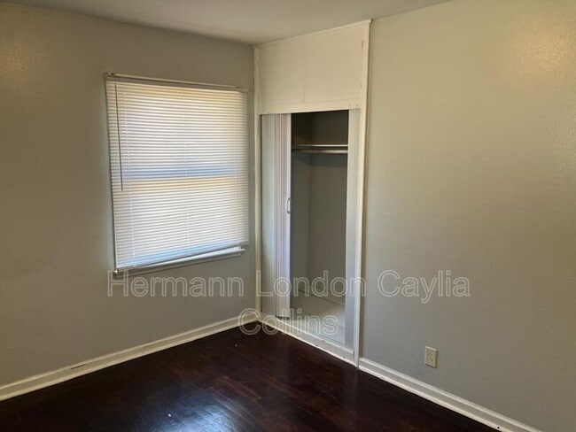 Building Photo - 9839 Medford Dr