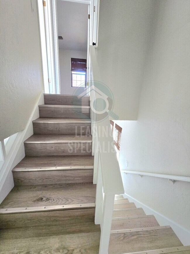 Building Photo - West Norman 2 Bed 1.5 Bath Fully Remodeled...